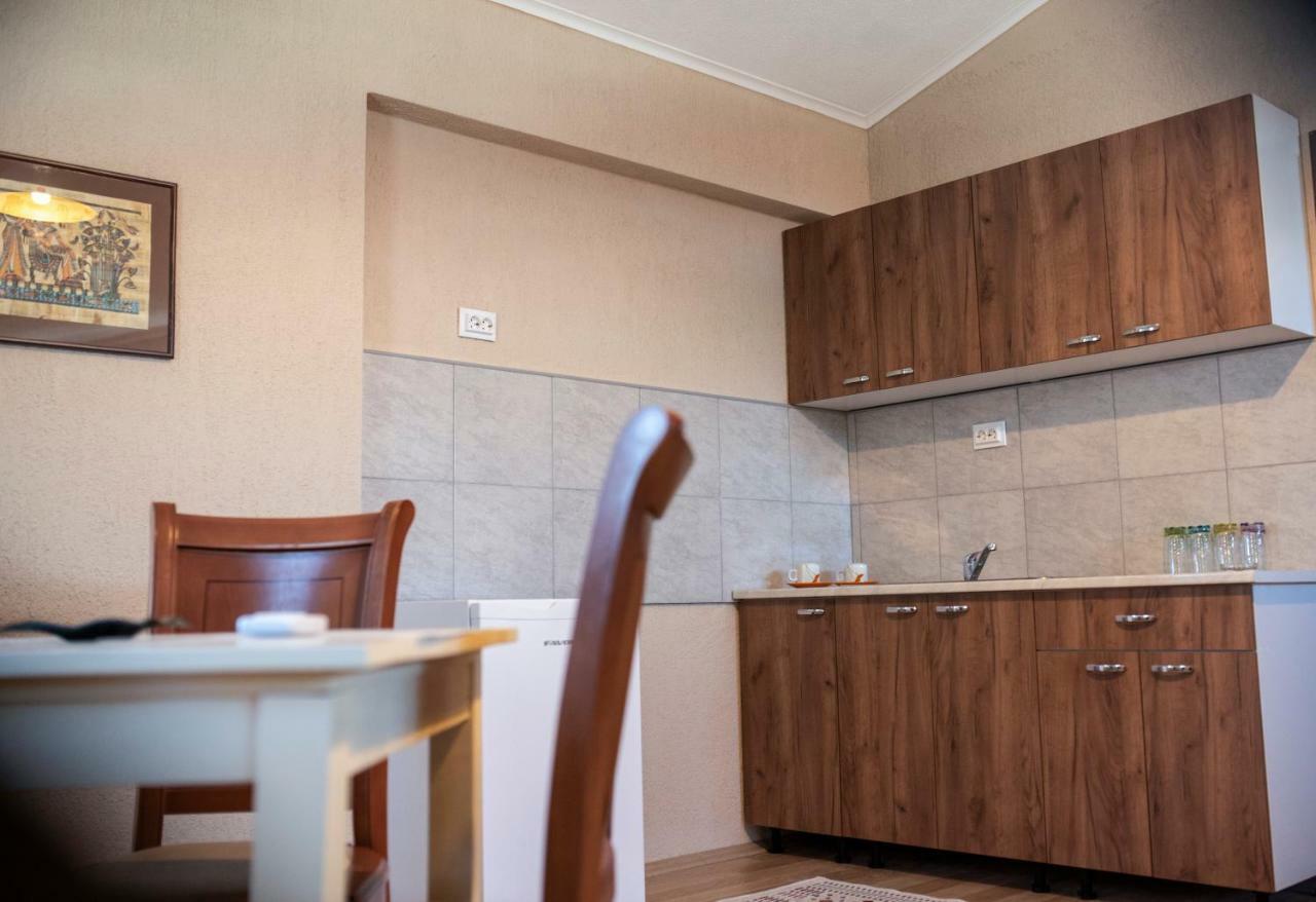 Dionis Rooms & Apartments Prilep Luaran gambar