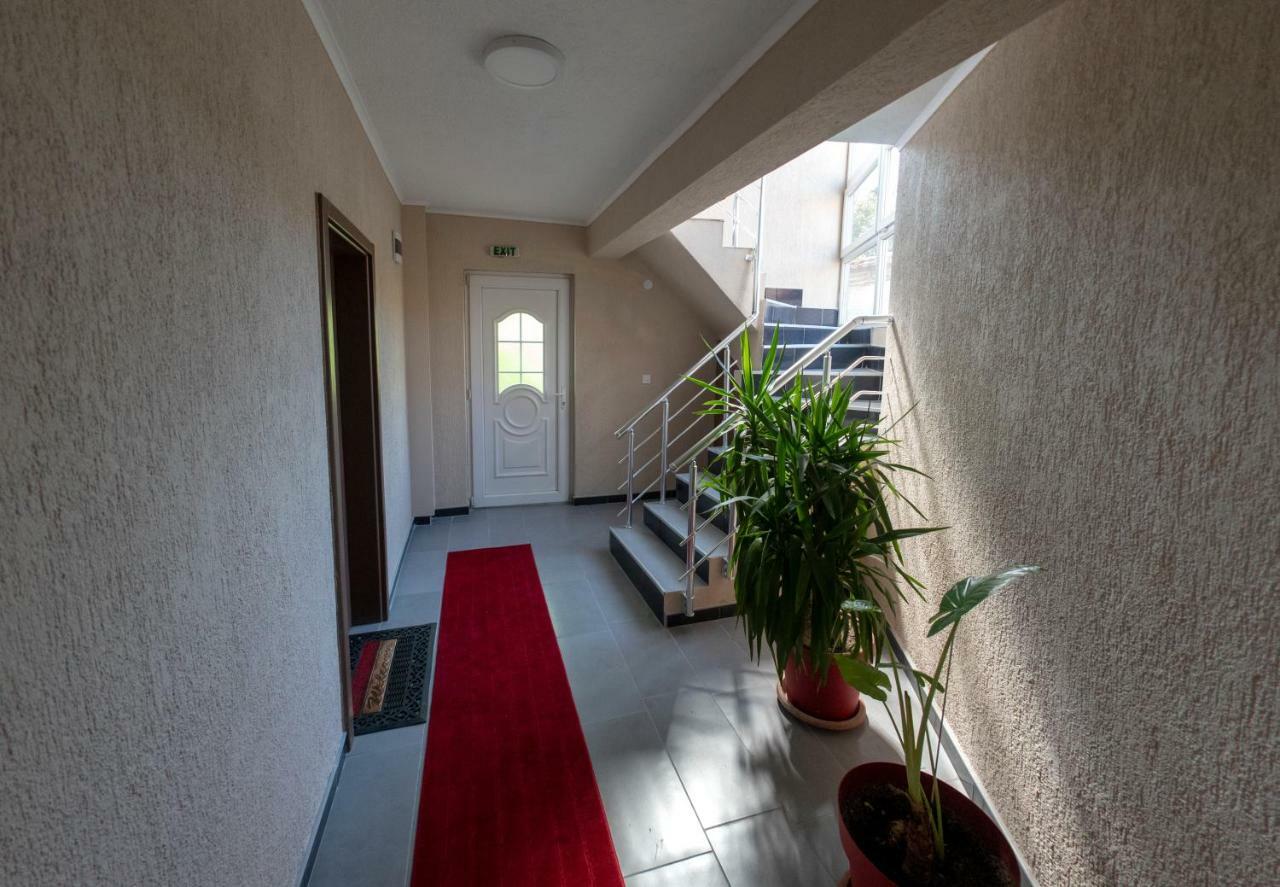 Dionis Rooms & Apartments Prilep Luaran gambar