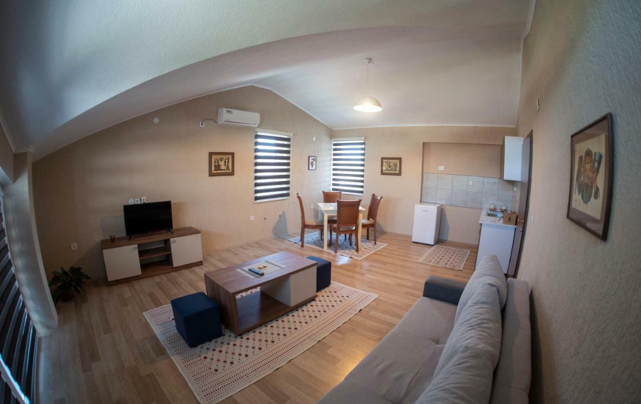 Dionis Rooms & Apartments Prilep Luaran gambar